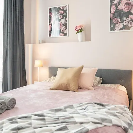 Apartment Superapart Aignera 4, Family Friendly Oasis